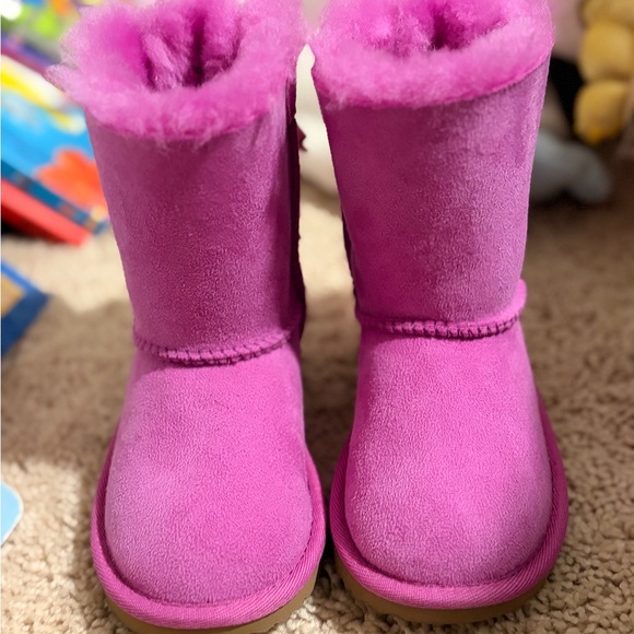 UGG toddler Boots Sz 8 in Fuschia with Bows - Picture 2 of 5